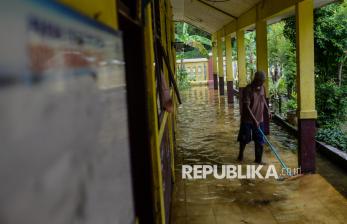 2 Sekolah Dasar di Serang Terendam Banjir, Aktivitas Belajar Dilakukan Secara Daring