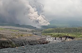 PVMBG Tegaskan Kabar Erupsi Gunung Semeru dapat Sebabkan Tsunami <em>Hoaks</em>