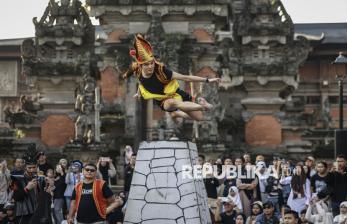 Atraksi Lompat Batu Nias Meriahkan Pekan Raya Kaya Budaya di TMII