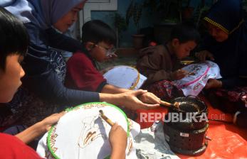 Belajar Membatik di Kampung Batik Cibuluh Bogor