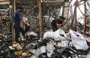 Mengais yang Tersisa di Pasar Taman Puring