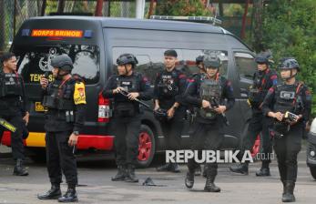 In Picture: Dapat Ancaman Bom, Tim Gegana Sisir Gedung Sekolah Mentari Intercultural School Bintaro
