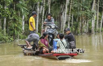 In Picture: Berkah Rezeki Ditengah Banjir Luapan Sungai Batanghari