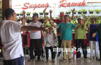 Tetap Aktif di Usia Senja, Lansia Solo Belajar Sehat dan Mandiri