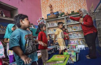 In Picture: Belajar Bahasa Inggris Gratis di RPTRA Malinjo