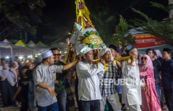 In Picture: Sambil Berkeliling Kampung Meriahkan Tradisi Lebaran Mandura