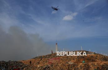 Water Bombing Dikerahkan untuk Padamkan Kebakaran TPA Rasau Jaya
