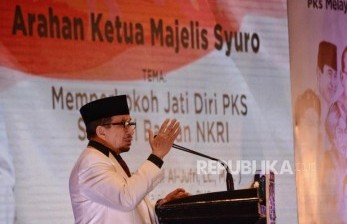 Ketua Majelis Syuro PKS Salim Assegaf Aljufrie menyampaikan sambutan saat pembukaan Rapat Koordinasi Nasional (Rakornas) PKS 2019 di Hotel Grand Pancoran, Jakarta Kamis (14/11).