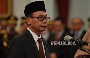 Pelantikan Pimpinan KPK. Pimpinan KPK periode 2019-2023 Nawawi Pomolango saat dilantik oleh Presiden Joko Widodo di Istana Negara, Jakarta, Jumat (20/12).