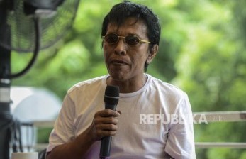 Politisi PDI Perjuangan - Adian Napitupulu. 