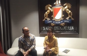 Ketua Kamar Dagang dan Industri Indonesia (Kadin) Rosan Roeslani bersama Wakil Ketua Umum Asosiasi Pengusaha Indonesia (Apindo) Shinta W Kamdani.