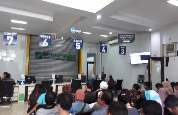 Penyesuaian iuran JKN-KIS diharapkan menimbulkan keseimbangan baru. Suasana pelayanan Kantor Badan Penyelenggara Jaminan Sosial (BPJS) Kesehatan, (ilustrasi).