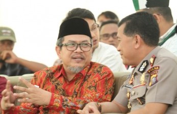 Ketua Umum Persatuan Islam (Persis), KH Jeje Zainuddin, mengingatkan bantuan pesantren harus tepat sasaran.