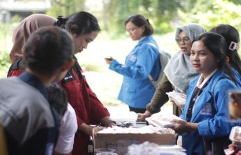 Laris Manis! Stand Wirausaha Mahasiswa Universitas BSI Pontianak Diserbu Mahasiswa Baru