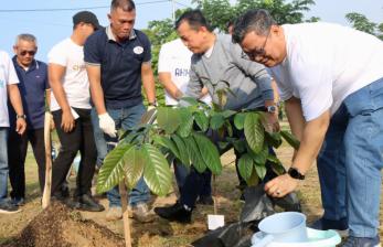 Mitigasi Perubahan Iklim, TASPEN Tanam 600 Bibit Pohon di Ruang Terbuka Hijau Jambi