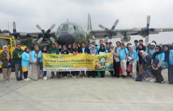 Rombongan Global Leaders Program UMJ Tumpangi Pesawat Hercules TNI AU Menuju Lombok