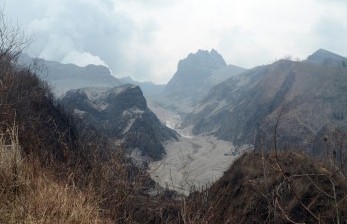 Meletusnya Gunung Kelud: Tanda Alam Lahirnya Raja Jawa dan Presiden Indonesia