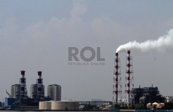  Aktivitas PLTU Muara Karang di Jakarta Utara, Jumat (1/8).  