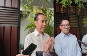 alon gubernur (cagPresiden ke-7 RI Joko Widodo (Jokowi) di kediaman pribadinya kawasan Sumber, Kecamatan Banjarsari, Kota Solo, Jawa Tengah (Jateng), Jumat (1/11/2024). 