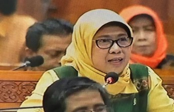 Andi Yuliani Paris. Anggota Komisi VII DPR RI Andi Yuliani Paris mengapresiasi PT Krakatau Steel yang telah berhasil melakukan restrukturisasi perusahaan.