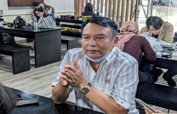 Anggota Komisi I DPR Mayjen TNI (Purn) TB Hasanuddin mendorong pemerintah untuk segera mengirimkan surat presiden (surpres) yang berisi nama calon panglima TNI, di Gedung Nusantara III, Kompleks Parlemen, Jakarta, Rabu (16/11).