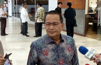 Anggota Komisi IX DPR Darul Siska mengajak masyarakat agar jangan terlena karena beberapa hari terakhir angka kesembuhan Covid-19 meningkat. 
