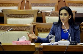 Anggota Komisi VI DPR RI Rieke Diah Pitaloka meminta pemerintah sebelum berencana menaikkan harga Bahan Bakar Minyak (BBM) bersubsidi untuk dapat memperbaiki terlebih dahulu data penerima subsidi BBM yang terintegrasi dengan kementerian terkait. (ilustrasi).