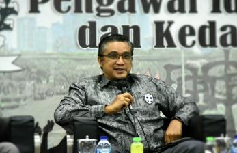 Wakil Ketua Komisi X DPR RI, Dede Yusuf, menyebutkan, kemunculan Omicron merupakan hal yang dilematis terhadap kebijakan pembelajaran tatap muka (PTM). Dia mengaku sepakat dengan kebijakan yang mewajibkan daerah untuk membuka satuan-satuan pendidikan di wilayah masing-masing, tapi tidak dengan pemaksaan terhadap peserta didik untuk melakukan PTM.