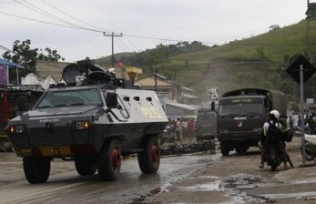 Polri menegaskan akan menghentikan teror teroris di Papua. Aparat kepolisian melakukan patroli di Jayapura, Papua, pada beberapa hari lalu. (ilustrasi)