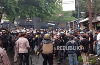 Aksi Peringatan Hari Buruh di Bandung Berakhir Ricuh