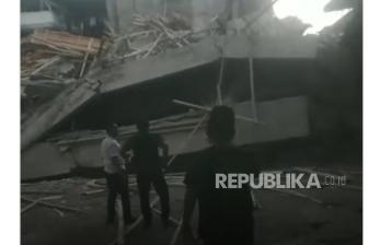 Mushalla Ponpes Al Khoziny Sidoarjo Ambruk Saat 100-an Santri Shalat Ashar Berjamaah
