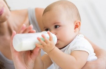Dokter Anak: Susu Formula tidam Boleh Dicampur ASI Ibu Pasien HIV