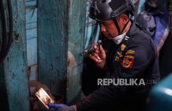 Bea Cukai Atambua Serahkan Barang Bukti Penyelundupan Pakaian Bekas ke Kejati NTT