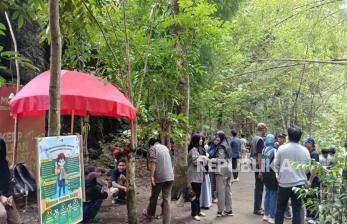 Mahasiswa Fisipol UGM dan Warga Dusun Jaban Kolaborasi Revitalisasi Sungai Boyong