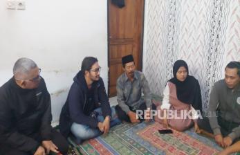 Takziah ke Rumah Bobotoh yang Terjatuh dari Flyover Pasupati, Ini yang Disampaikan Jeje Govinda 