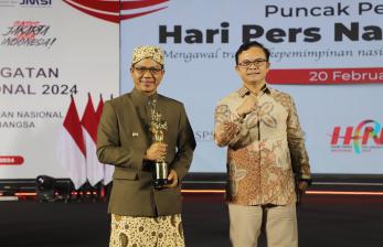Bupati Bandung Dadang Supriatna Raih Penghargaan PWI Pusat