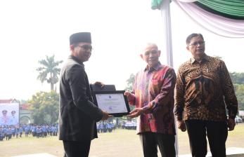 Bupati Bandung Terima Penghargaan dari Universitas Langlangbuana