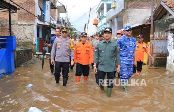 Perdana Usai Cuti Kampanye, Kang DS Langsung Blusukan Temui Korban Banjir