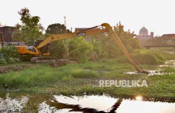 Banjir Rob Sayung Demak Belum Teratasi, Pemprov Jateng Keruk Sedimentasi Sungai Dombo