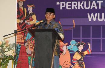 DPR berkomitmen memperkuat dukungan teknologi informasi khususnya dalam mendukung kinerja parlemen dalam mewujudkan parlemen modern. Hal itu dikatakan Sekretaris Jenderal DPR RI Indra Iskandar dalam diskusi Forum Kolaborasi Media dan Parlemen di Lombok, Nusa Tenggara Barat, Jumat (8/5/2022).