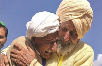 Dua Saudara Asal India Bersatu Kembali Setelah 75 tahun Berpisah 