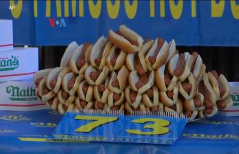 Kompetisi Makan Hot Dog Jadi Kontroversi di AS