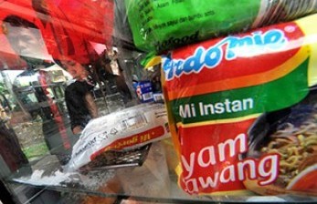 Harga mi instan diisukan akan naik. Para pedagang pun berkomentas atas kabar tersebut. (ilustrasi).