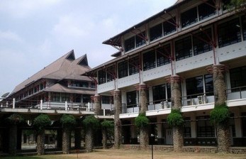 Institut Teknologi Bandung. Anggota Komisi X DPR RI, Himmatul Aliyah, menyoroti konflik yang terjadi antara Forum Dosen Sekolah Bisnis dan Manajemen Institut Teknologi Bandung (SBM ITB) dengan Rektor ITB akibat dicabutnya hak swakelola SBM ITB oleh Rektor ITB. (ilustrasi)