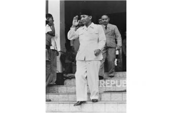 Perintah Pertama Presiden Sukarno: Sate Ayam 50 Tusuk!