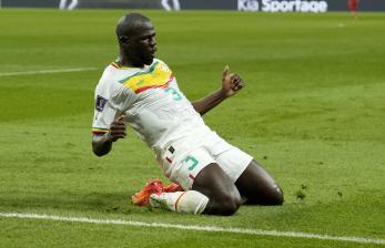 Bek Senegal Koulibaly Dedikasikan Tiket 16 Besar untuk Mendiang Papa Diop 