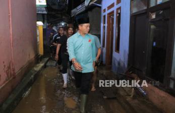 Gercep, Malam-Malam Kang DS Tinjau Langsung Pemukiman Warga yang Terendam Banjir