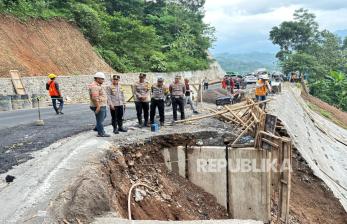 Jalur Majalengka - Kuningan via Cikijing Dilanda Longsor