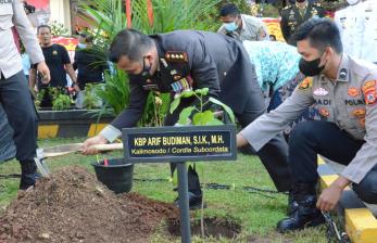 HUT Bhayangkara ke-76, Pohon Langka Ditanam di Mapolresta Cirebon 