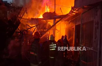 Si Jago Merah Lalap Ruko, Kerugian Capai Ratusan Juta